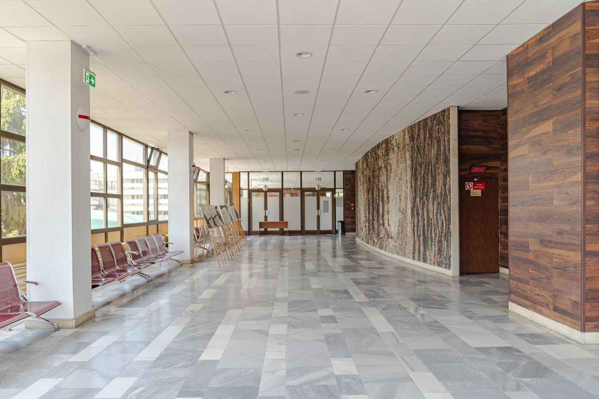 foyer pred divadelnou salou2