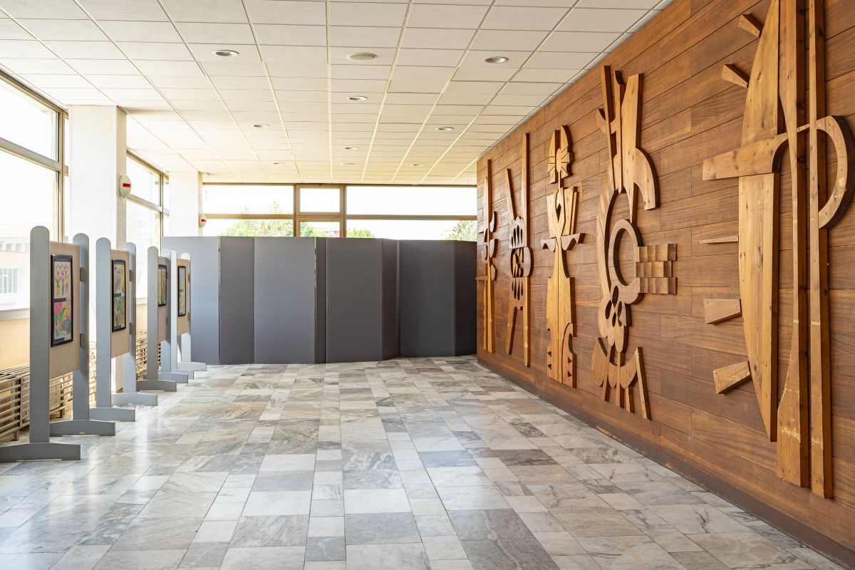 foyer pred spolocenskou salou 002