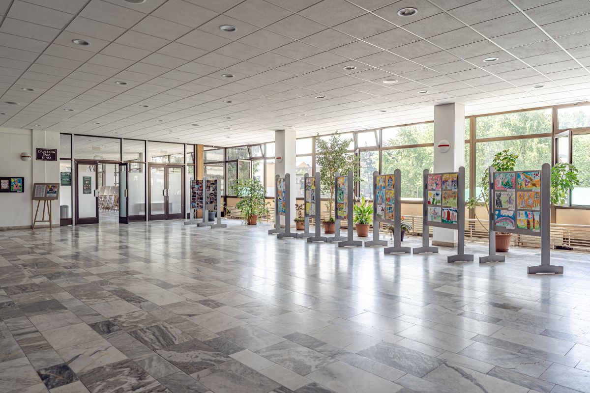 foyer pred spolocenskou salou 004